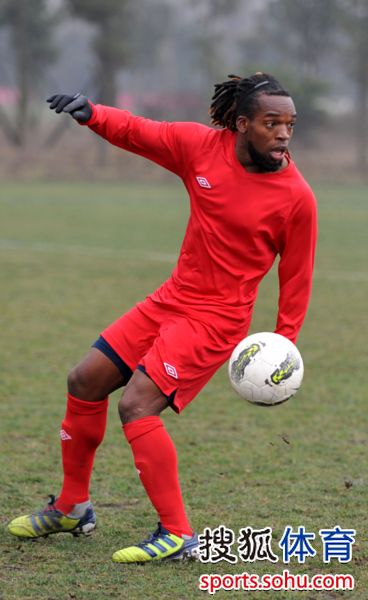  莱比锡红牛锋线发威，客场逆转收获关键胜利